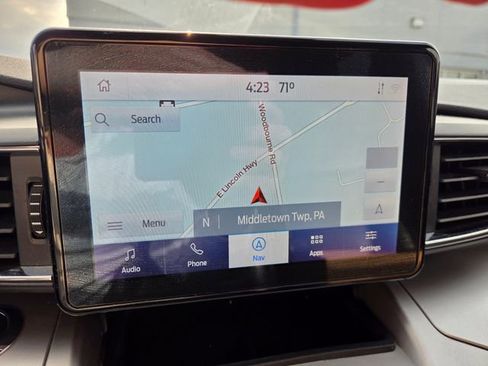 Used 2021 Ford Explorer XLT w/ Equipment Group 202A image 9