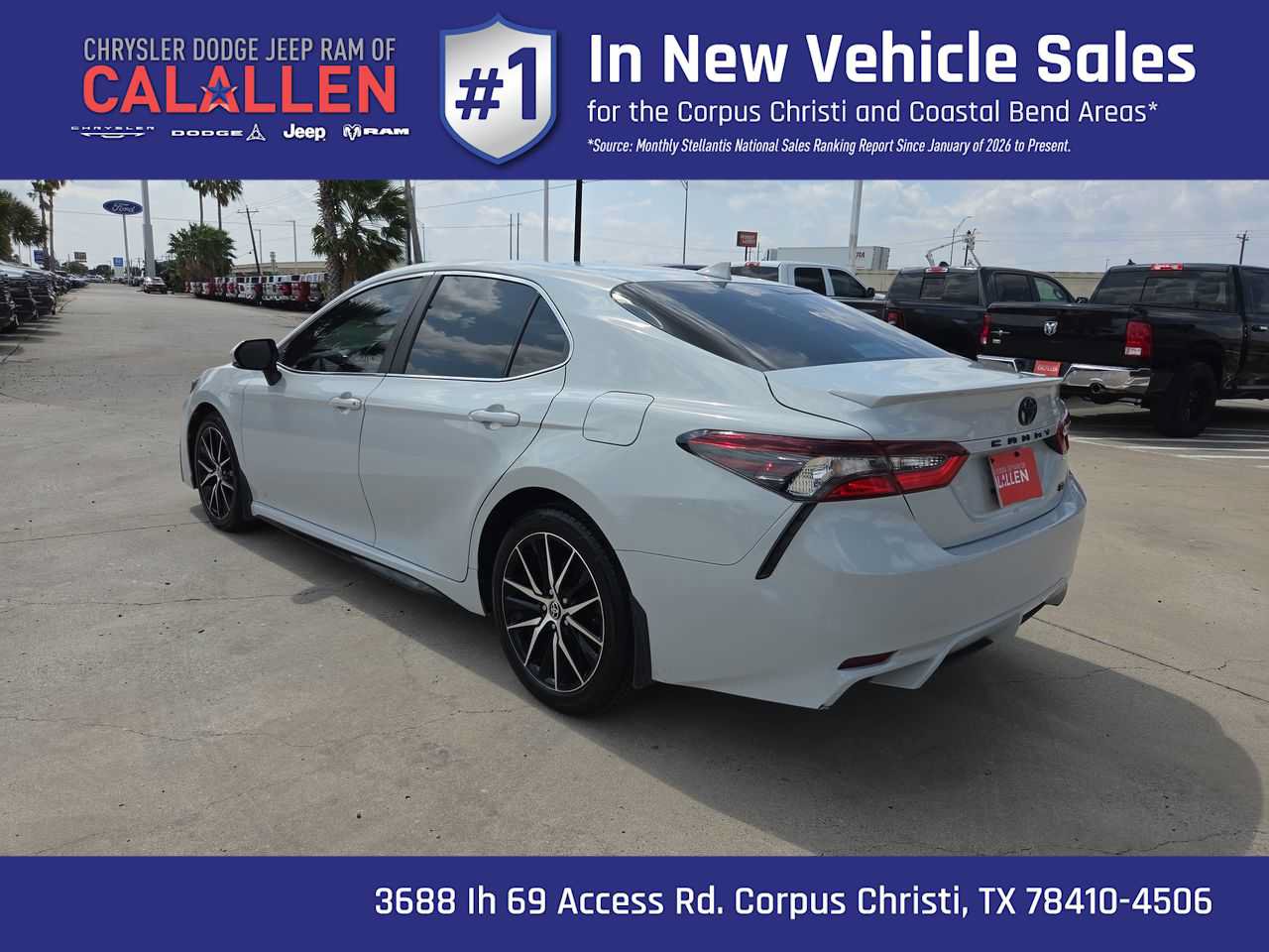 Used 2023 Toyota Camry SE w/ Convenience Package FWD image 12