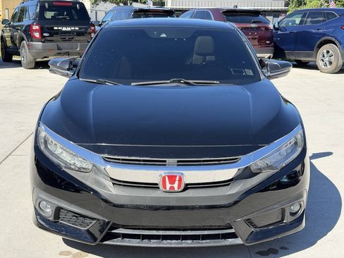 Used 2017 Honda Civic Touring image 3