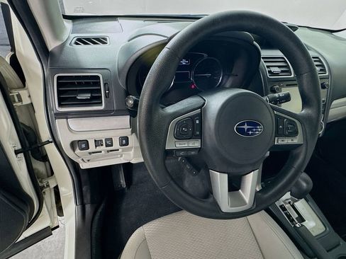 Used 2017 Subaru Forester 2.5i Premium AWD/4WD image 11