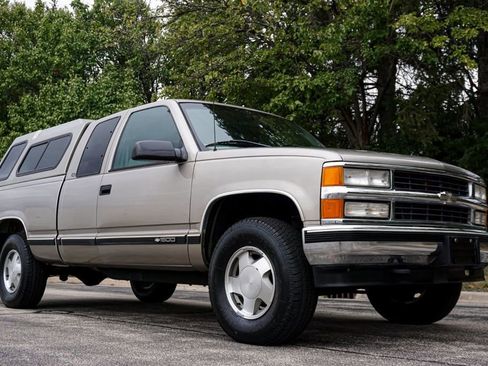 Used 1998 Chevrolet Silverado 1500 4x4 Extended Cab w/ Preferred Equipment Group 2 image 4