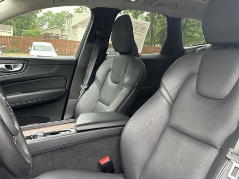 Used 2024 Volvo XC60 B5 Plus AWD/4WD image 3