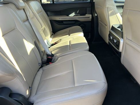 Used 2024 Ford Expedition Max XLT image 9
