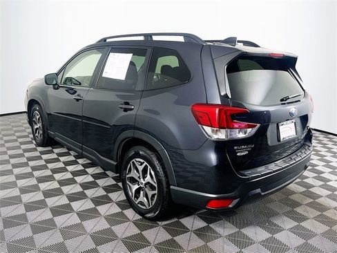 Used 2019 Subaru Forester Premium w/ All-Weather Package image 6