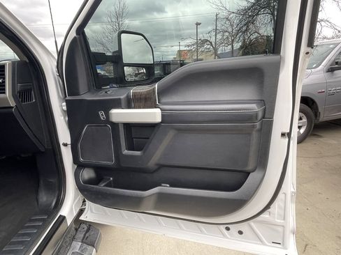 Used 2020 Ford F250 Lariat w/ Lariat Value Package AWD/4WD image 24