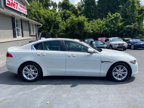 Used 2018 Jaguar XE Premium image 5