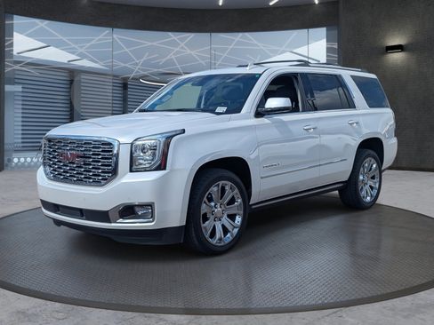 Used 2018 GMC Yukon Denali w/ Open Road Package image 2
