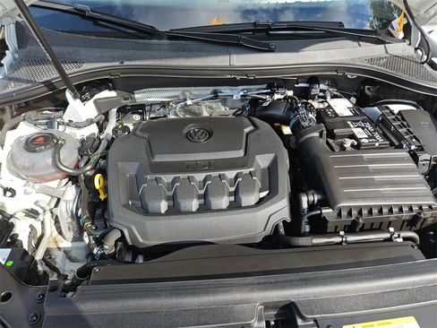 Used 2024 Volkswagen Tiguan SE image 23
