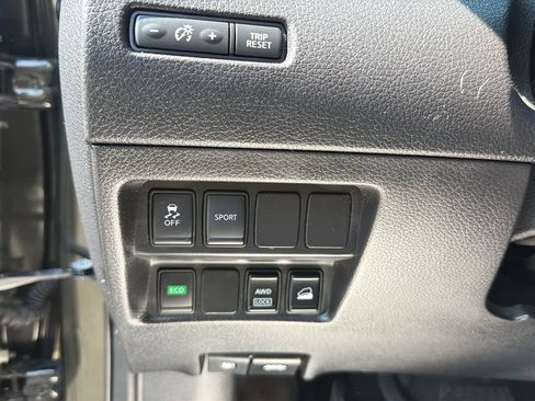 Used 2015 Nissan Rogue SV w/ SV Family Package AWD/4WD image 18