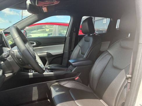 Used 2025 Jeep Compass Limited AWD/4WD image 23