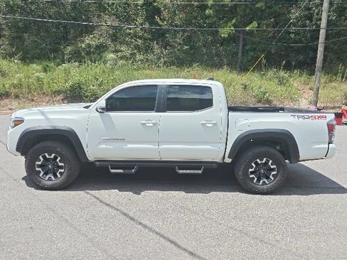 Used 2023 Toyota Tacoma TRD Off-Road w/ Advanced Technology Package AWD/4WD image 6