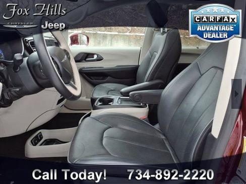Used 2020 Chrysler Pacifica Limited image 16