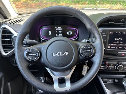 Used 2025 Kia Soul LX w/ LX Technology Package FWD image 33