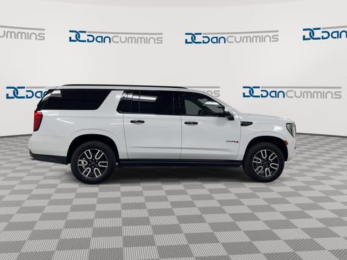 Used 2022 GMC Yukon XL AT4 AWD/4WD image 9