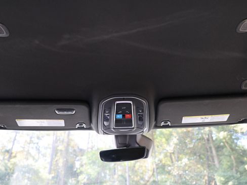 Used 2023 Jeep Wagoneer L 4WD image 32