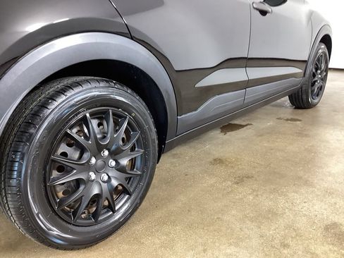 Used 2018 Nissan Kicks SV FWD image 9