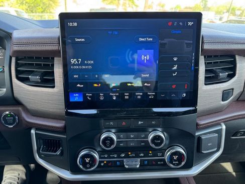 Used 2024 Ford Expedition Limited image 11