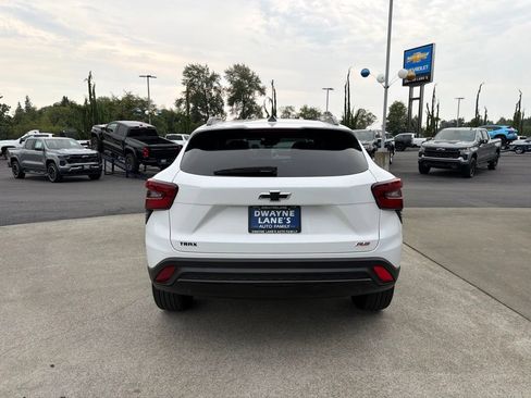 Used 2025 Chevrolet Trax RS w/ Driver Confidence Package FWD image 4