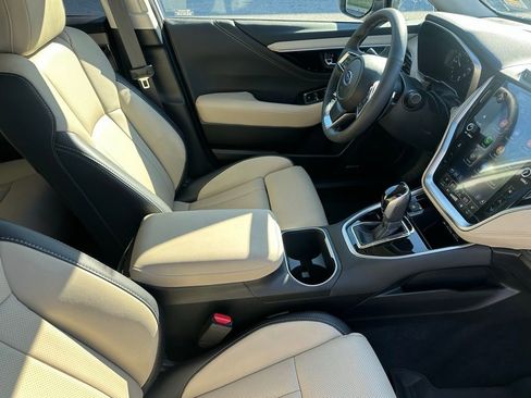Used 2025 Subaru Outback Limited image 17