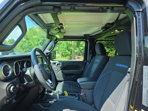 Used 2023 Jeep Wrangler Unlimited Rubicon 4xe w/ Cold Weather Group AWD/4WD image 13