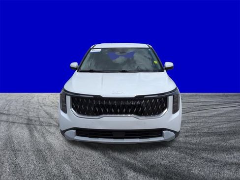 Used 2025 Kia Carnival FWD image 9