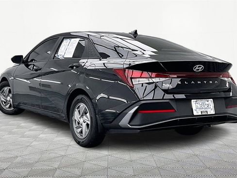 Used 2025 Hyundai Elantra SE image 13