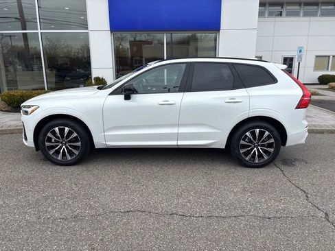Used 2025 Volvo XC60 B5 Plus image 2