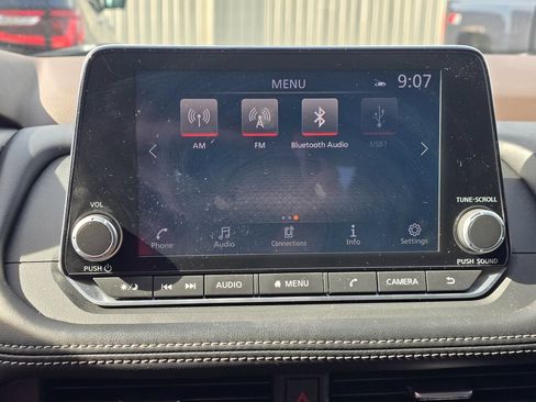 Used 2023 Nissan Rogue SV FWD image 18