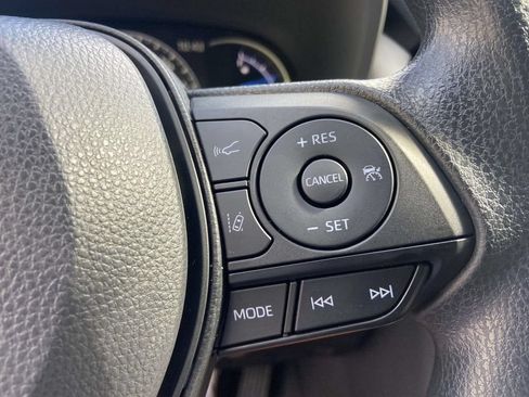 Used 2025 Toyota RAV4 XLE AWD/4WD image 32