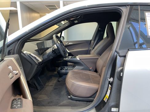 Used 2024 BMW iX xDrive50 w/ Premium Package AWD/4WD image 20