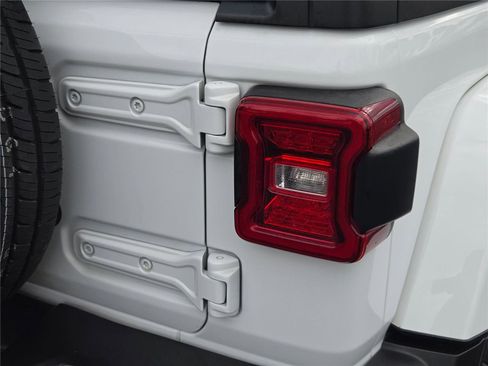 Used 2023 Jeep Wrangler Sahara image 14