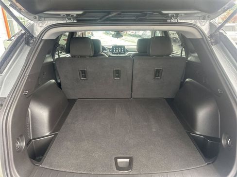 Used 2025 Chevrolet Blazer LT FWD image 13