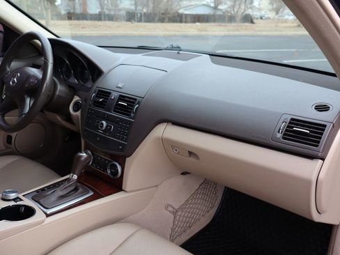 Used 2011 Mercedes-Benz C 300 4MATIC Sedan image 17