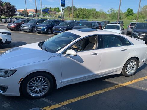 Used 2017 Lincoln MKZ Select w/ Select Plus Package AWD/4WD image 2
