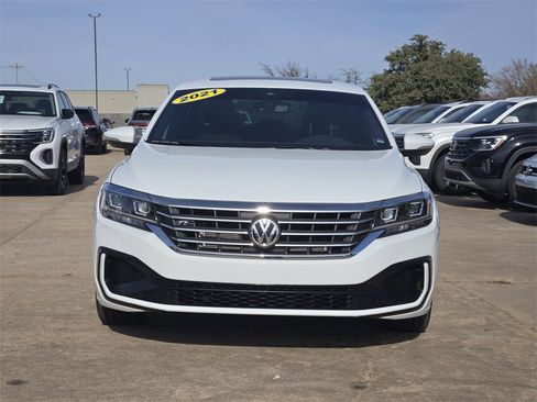 Used 2021 Volkswagen Passat 2.0T R-Line image 2