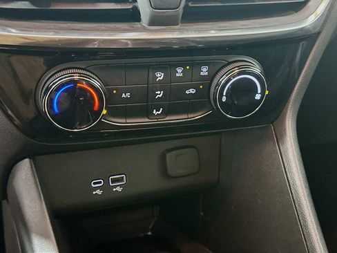 Used 2024 Buick Encore GX Sport Touring image 18