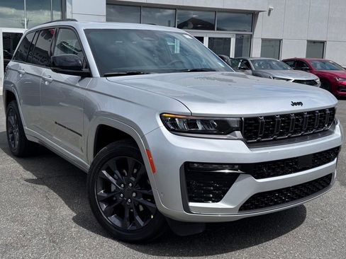 New 2026 Jeep Grand Cherokee Limited AWD/4WD image 1