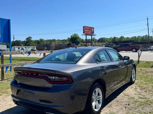 Used 2018 Dodge Charger SXT RWD image 9