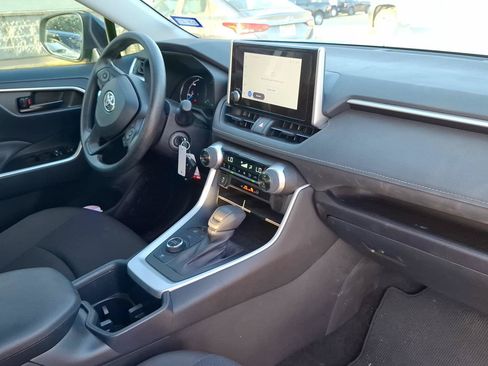 Used 2025 Toyota RAV4 LE AWD/4WD image 11