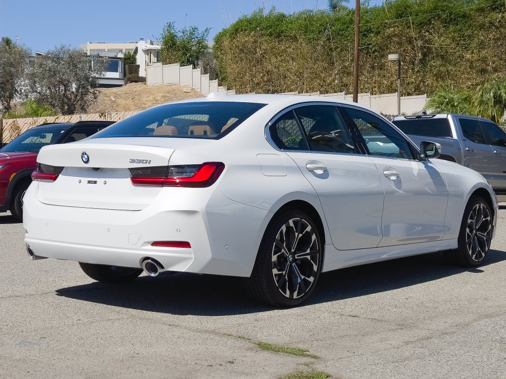 New 2026 BMW 330i Sedan w/ Premium Package RWD image 17