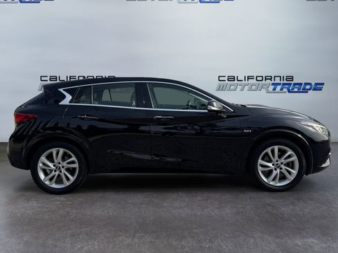 Used 2018 INFINITI QX30 Luxury w/ Cargo Package image 4