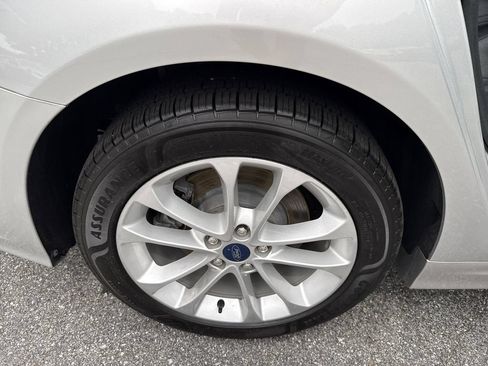 Used 2019 Ford Fusion Energi Titanium FWD image 17