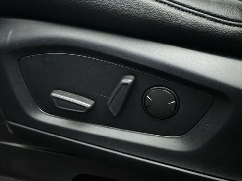 Used 2020 Ford Explorer XLT w/ Equipment Group 202A image 17