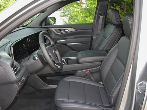 Used 2026 Chevrolet Traverse LT w/ Driver Confidence Package AWD/4WD image 17