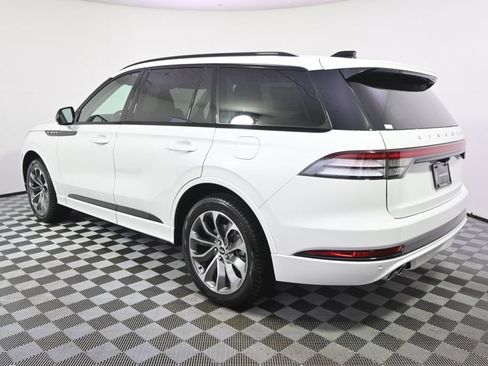 New 2026 Lincoln Aviator AWD image 3