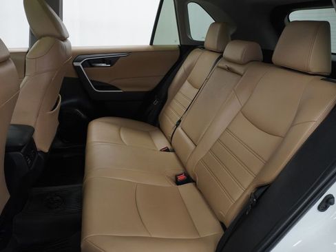 Used 2022 Toyota RAV4 XLE Premium image 20