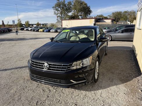 Used 2017 Volkswagen Passat 1.8T SE image 3