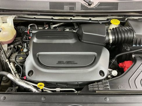 Used 2019 Chrysler Pacifica Touring Plus w/ Advanced Safetytec Group image 34