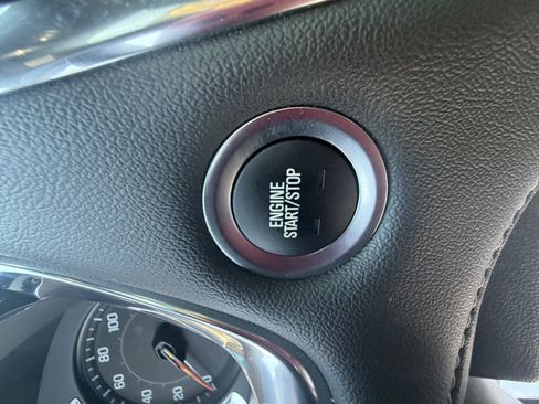 Used 2023 Chevrolet Traverse LT w/ LT Premium Package AWD/4WD image 29