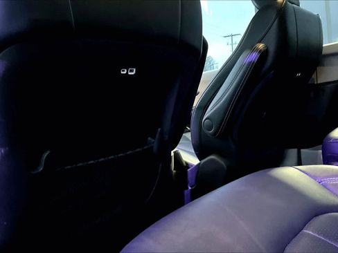 Used 2024 Chrysler Pacifica Select image 12